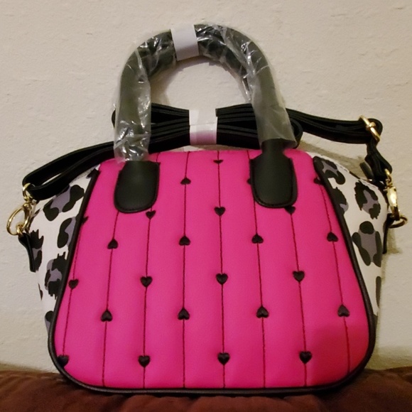 Betsey Johnson Mini Crossbody Pink Heart Cheetah - Picture 2 of 3